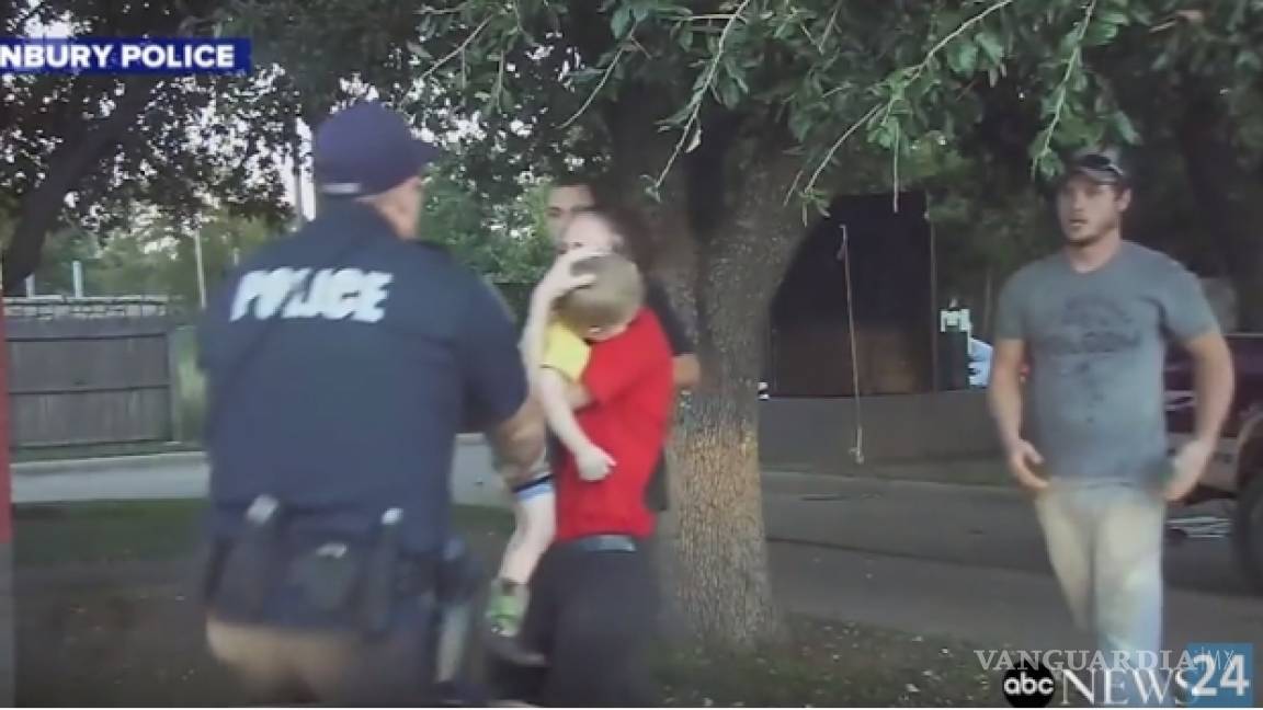Niño de 3 años deja de respirar y policía lo regresa a la vida