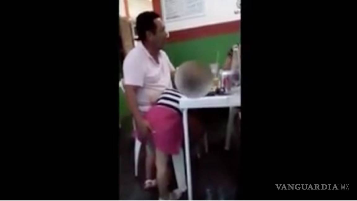 Exhiben a sujeto abusando de niña en bar de Tuxtla Gutiérrez
