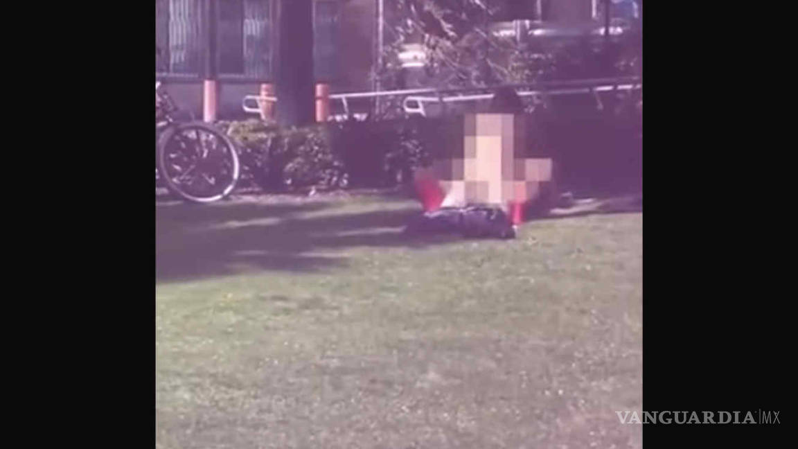 Tenían relaciones a la mitad de un parque, les lanzan una bicicleta (VIDEO)