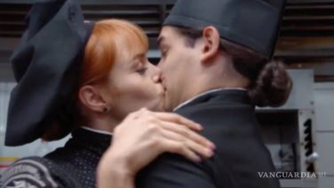 Emilio Osorio besa apasionadamente... ¡a la novia de su papá! (video)