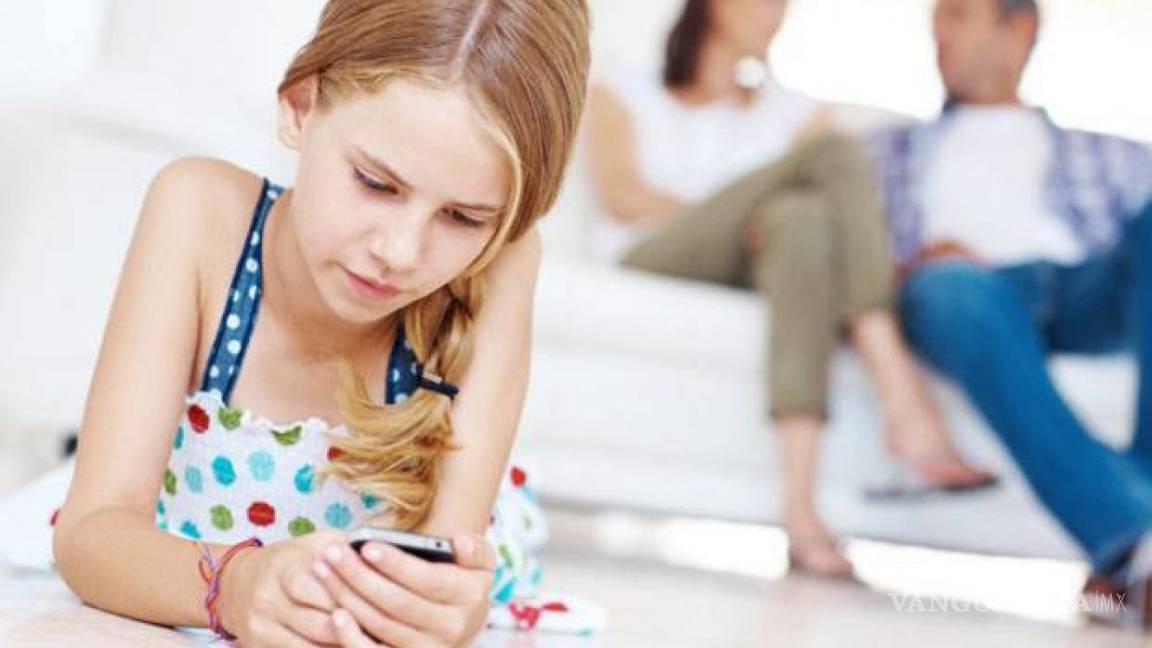 Aplicaciones que NO debes permitir que tus hijos tengan en sus celulares