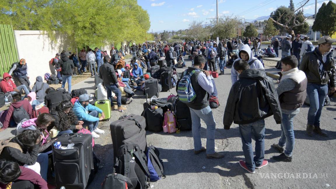 Alumnos esperan hasta 9 horas en Saltillo para traslado a casa por huelga en la UAAAN