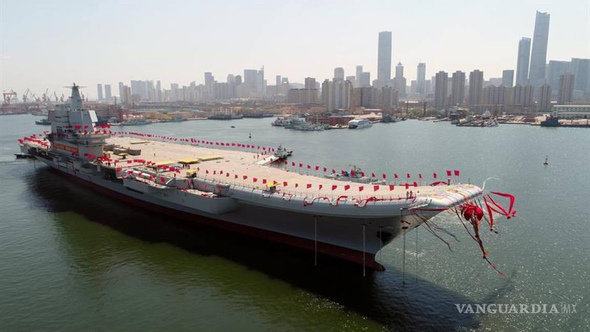 Presenta China su primer portaaviones construido íntegramente en el país