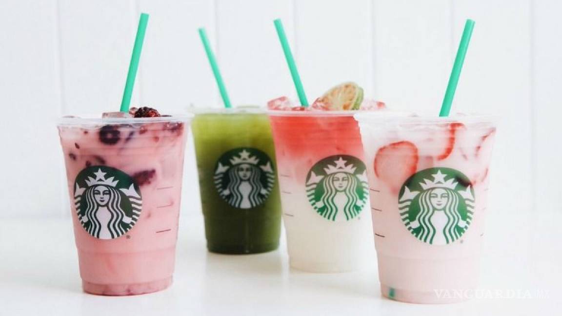 Encuentran bacterias fecales en bebidas heladas de Starbucks
