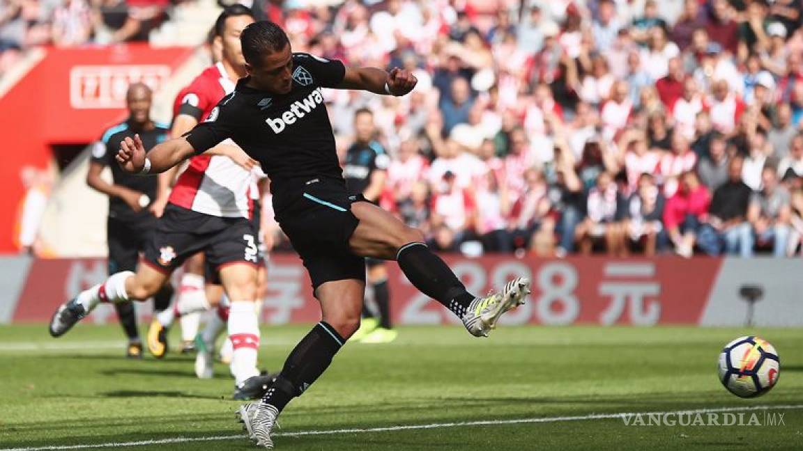 Javier ‘Chicharito’ Hernández anota doblete frente al Southampton