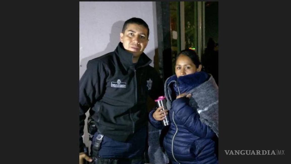 Corporaciones policiales mitigan el frío a las afueras de los hospitales de Saltillo