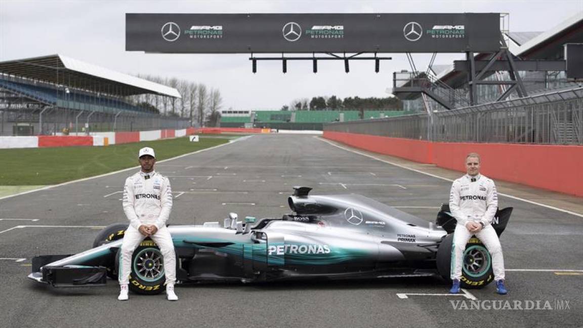 Mercedes presenta su bólido W08 para la temporada 2017