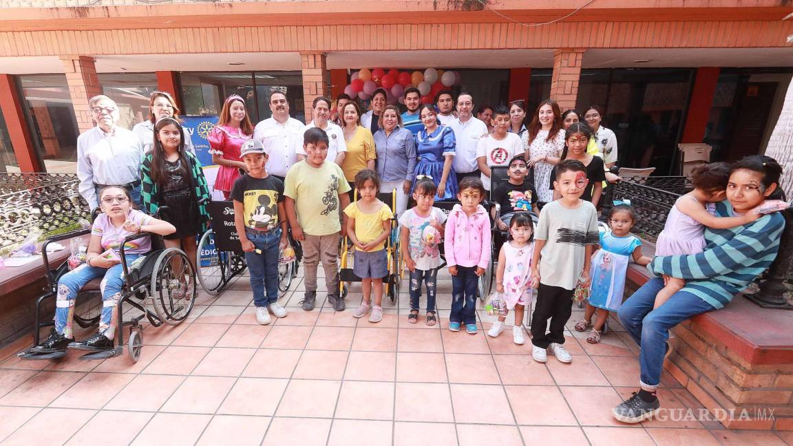 Saltillo: Regalan UAdeC y Club Rotario aparatos ortopédicos a niños que acuden al Hospital Universitario