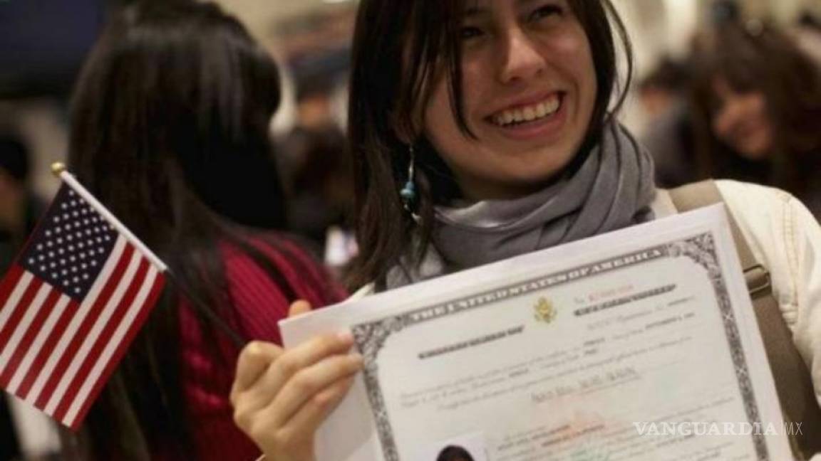 Asesora Consulado en Nueva York a mexicanos que buscan la ciudadanía de EU