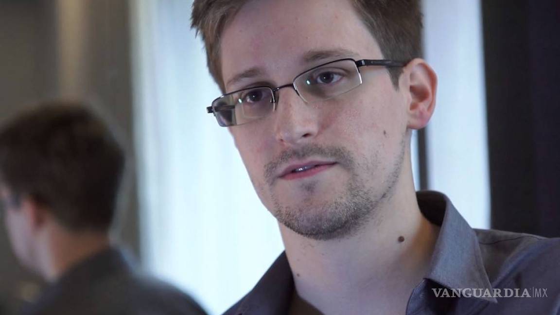 Hay que leer manifiesto de la fuente de Panamá Papers: Edward Snowden