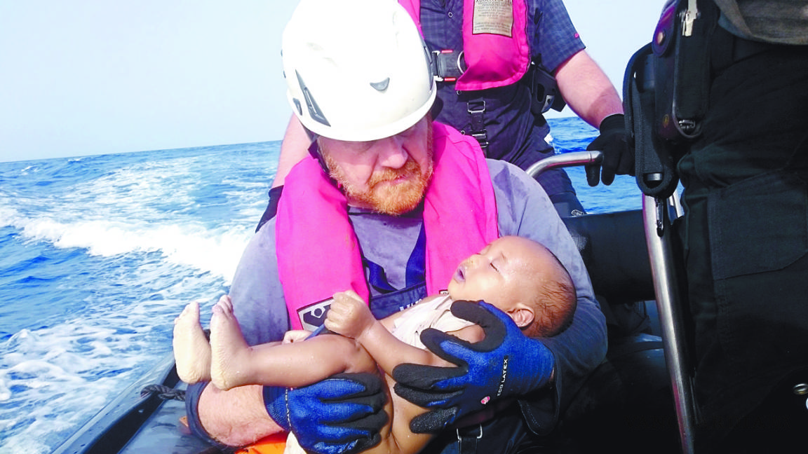 Otro bebé muere ahogado en el Mediterráneo; consterna al mundo