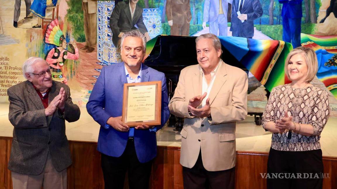 Saltillo: Premian trayectoria del autor del Himno Coahuilense, José Luis Ulloa