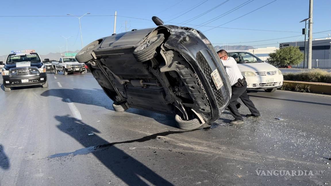 Saltillo Provoca Doble Choque Vuela Y Termina Volcado En Bulevar