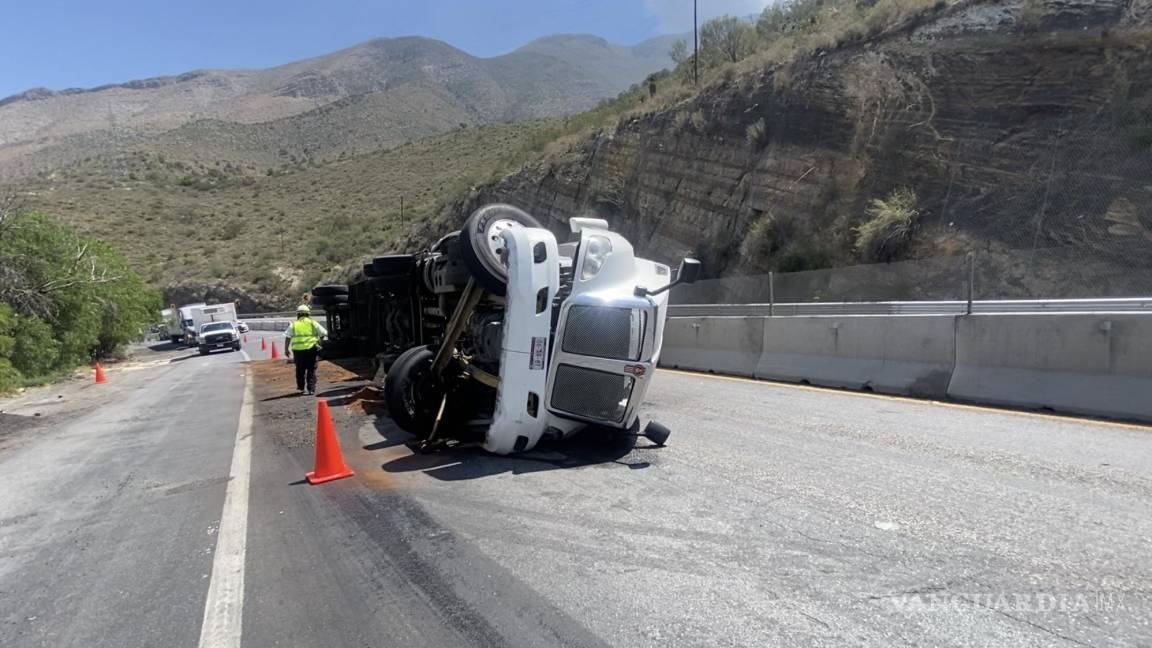 Trailero Vuelca Y Origina Otro Accidente En El Tramo Los Chorros En