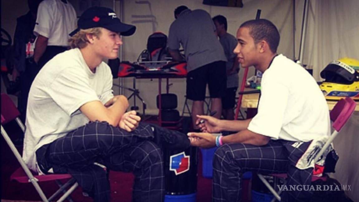 Emotiva foto de Hamilton y Rosberg, en la despedida del campeón