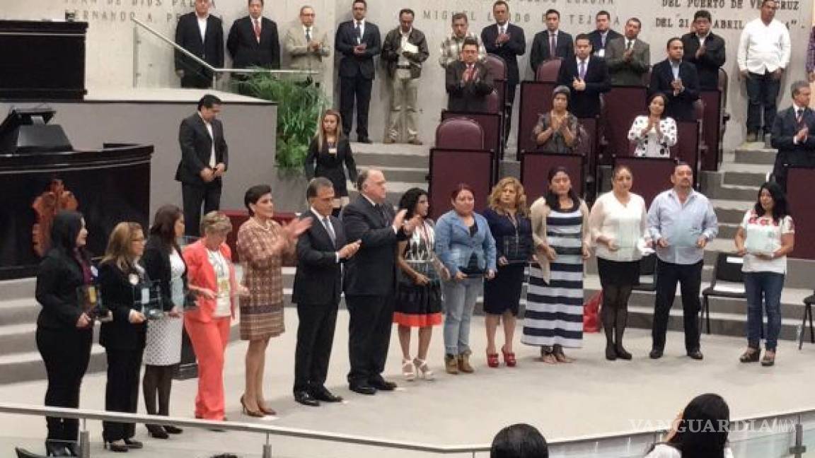 Veracruz otorga medalla Adolfo Ruiz Cortines a colectivos de búsqueda de desaparecidos
