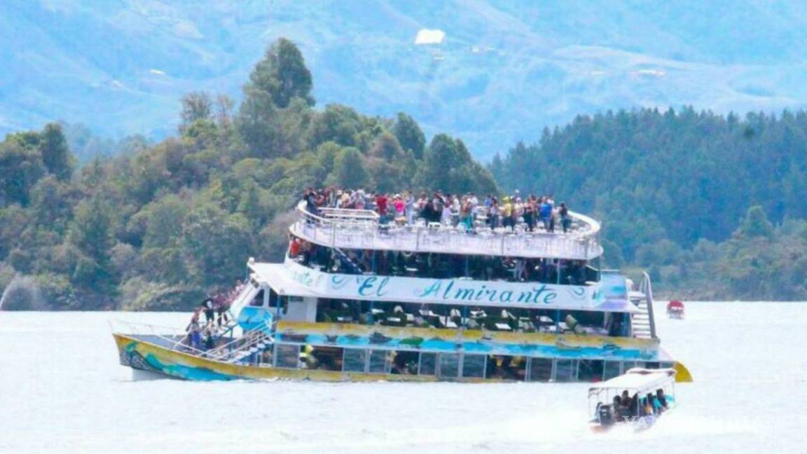 Naufraga en Colombia barco turístico con 150 pasajeros; hay 3 muertos y 30 desaparecidos