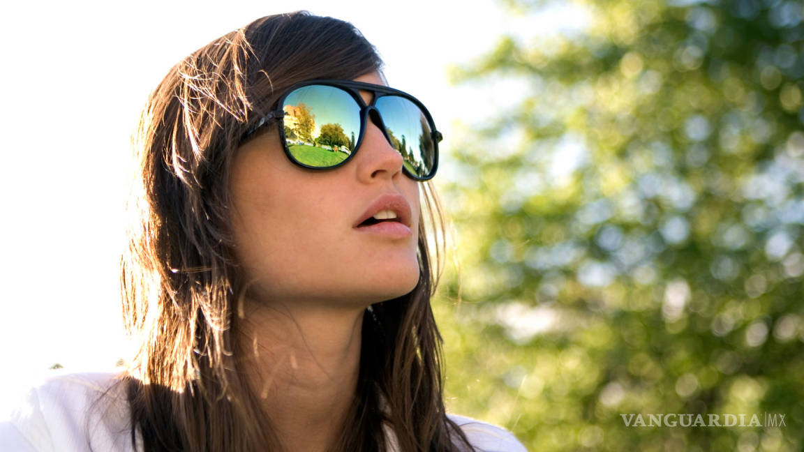 Usar gafas para ver el eclipse de sol causa ceguera irreversible