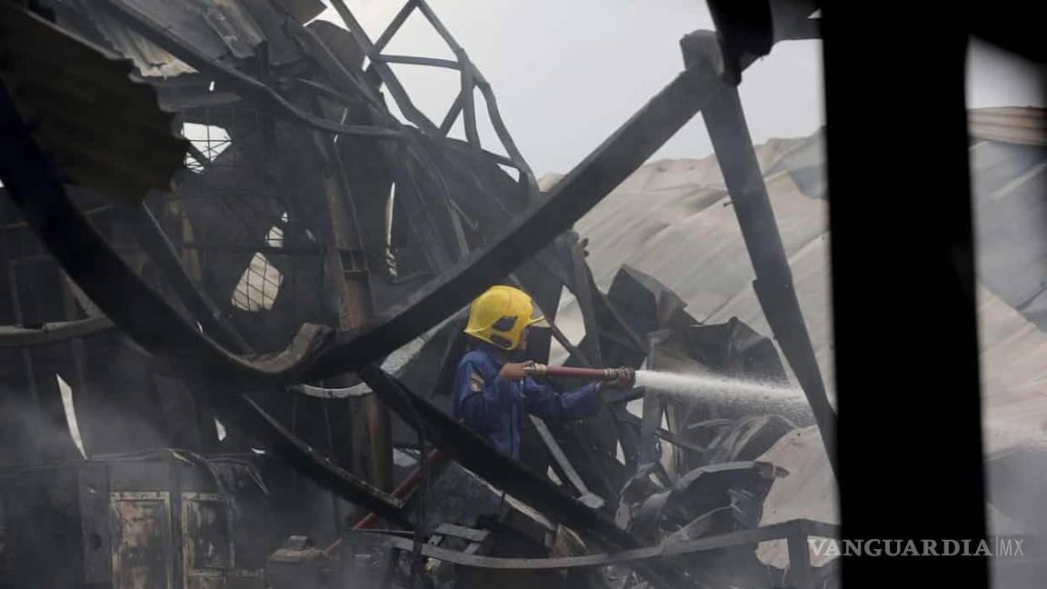 Explosiones en fábrica de fuegos artificiales de Indonesia deja al menos 47 muertos