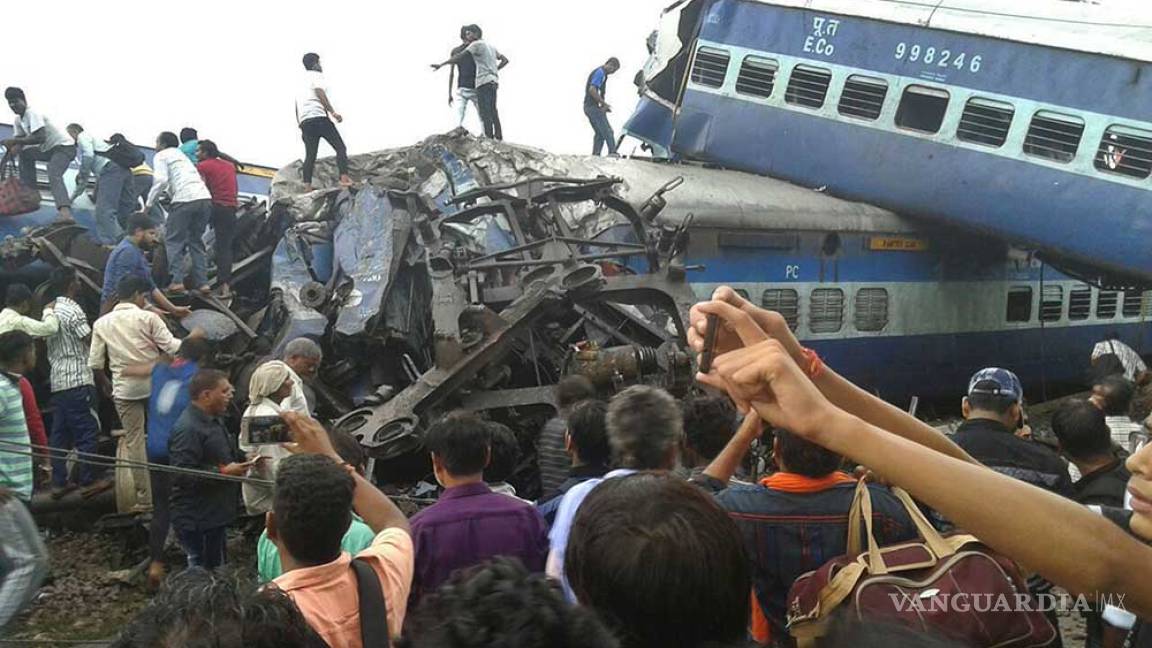 Suman 23 muertos en India por descarrilamiento de tren