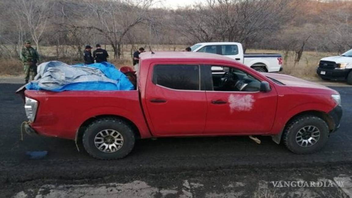 Dejan 12 cadáveres en una camioneta en Michoacán