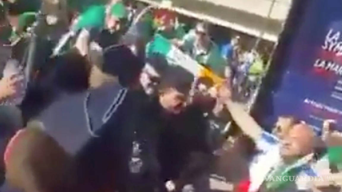 Video: Policía de Francia se &quot;divierte&quot; con aficionados irlandeses en la Euro 2016