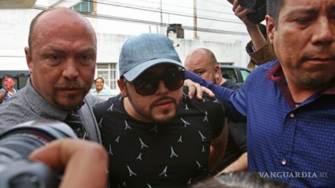 Policía Federal detiene al cantante Gerardo Ortiz en el Aeropuerto de Guadalajara