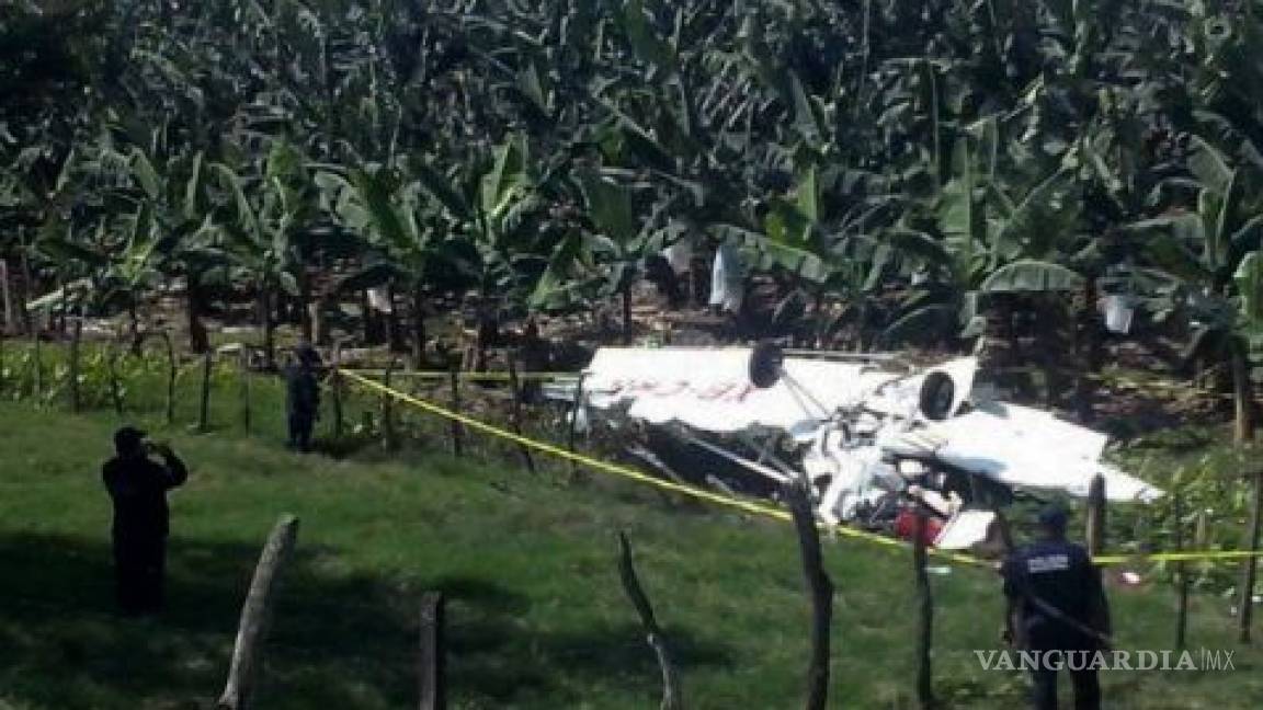 Reportan dos muertos por caída de aeronave en Juchitepec