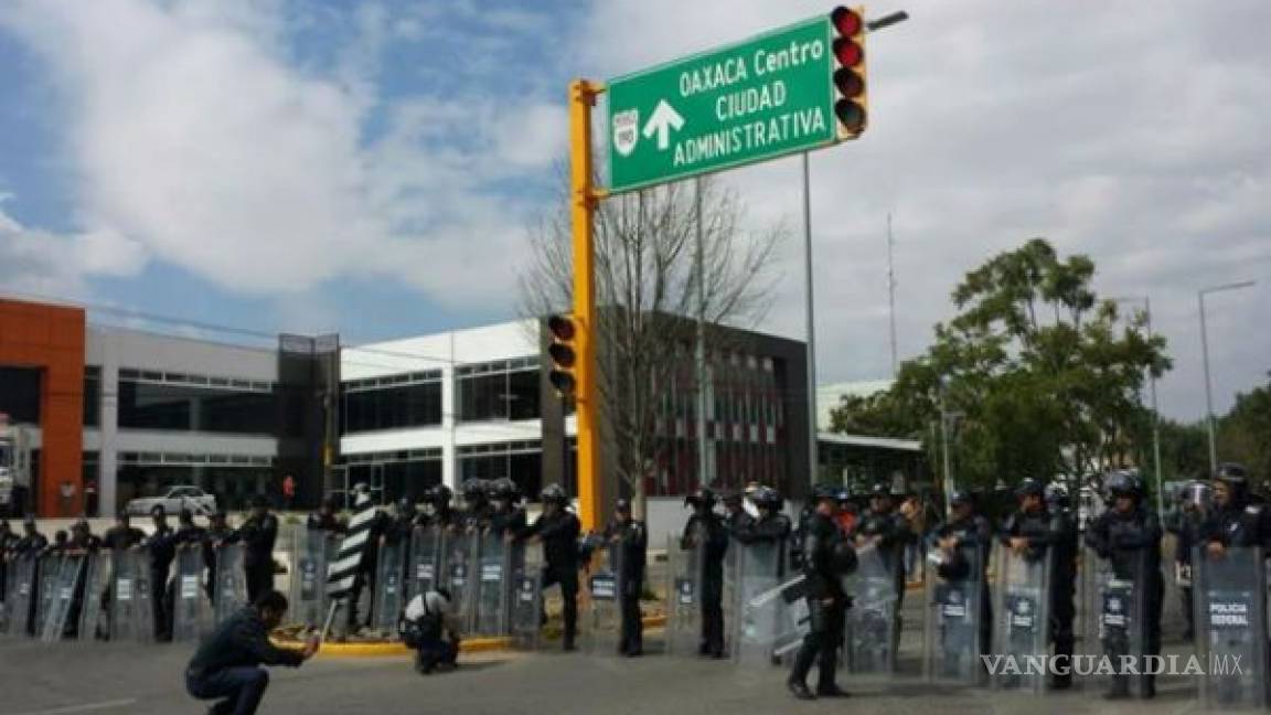 Policía Federal blinda sede de evaluación docente en Oaxaca