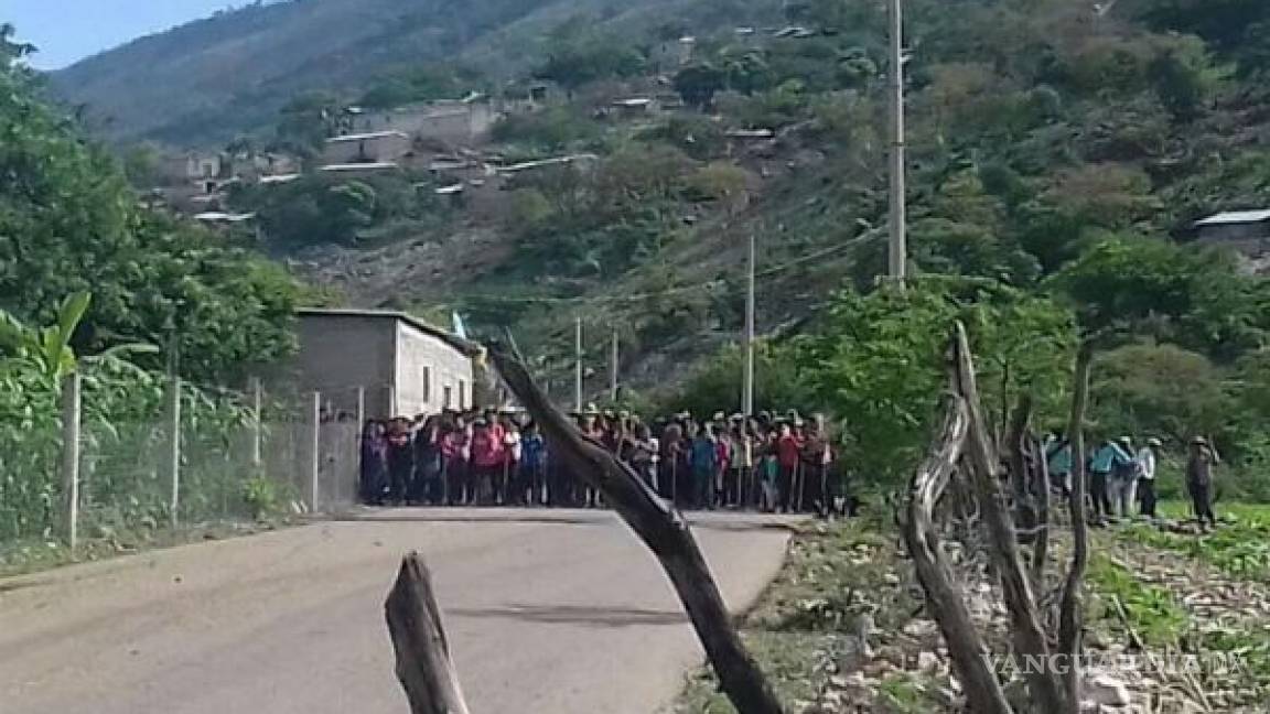 Pobladores de Zitlala se enfrentan con militares; hay 20 heridos
