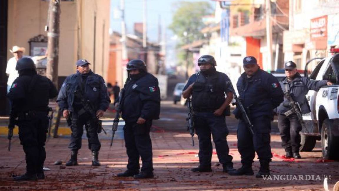 Emboscada a policías en Aquila, Michoacán deja seis heridos