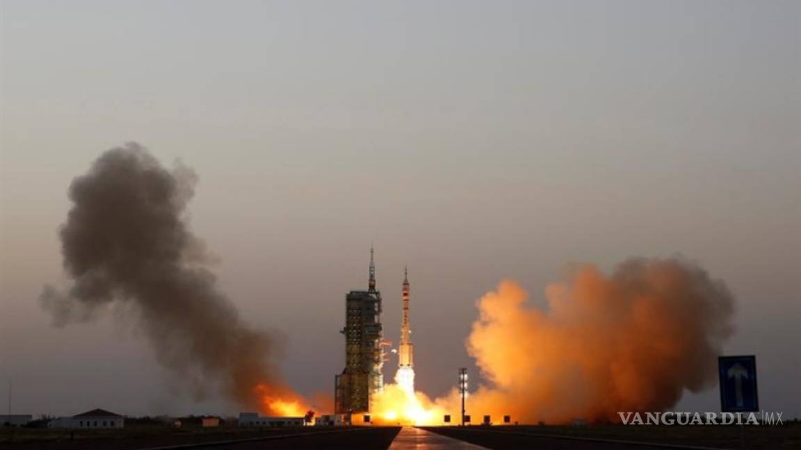 China lanza al espacio su vuelo tripulado más largo