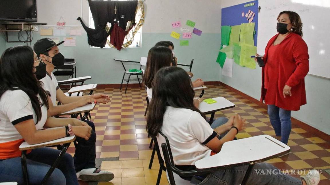 Docentes de Coahuila van a capacitación antes del regreso a clases