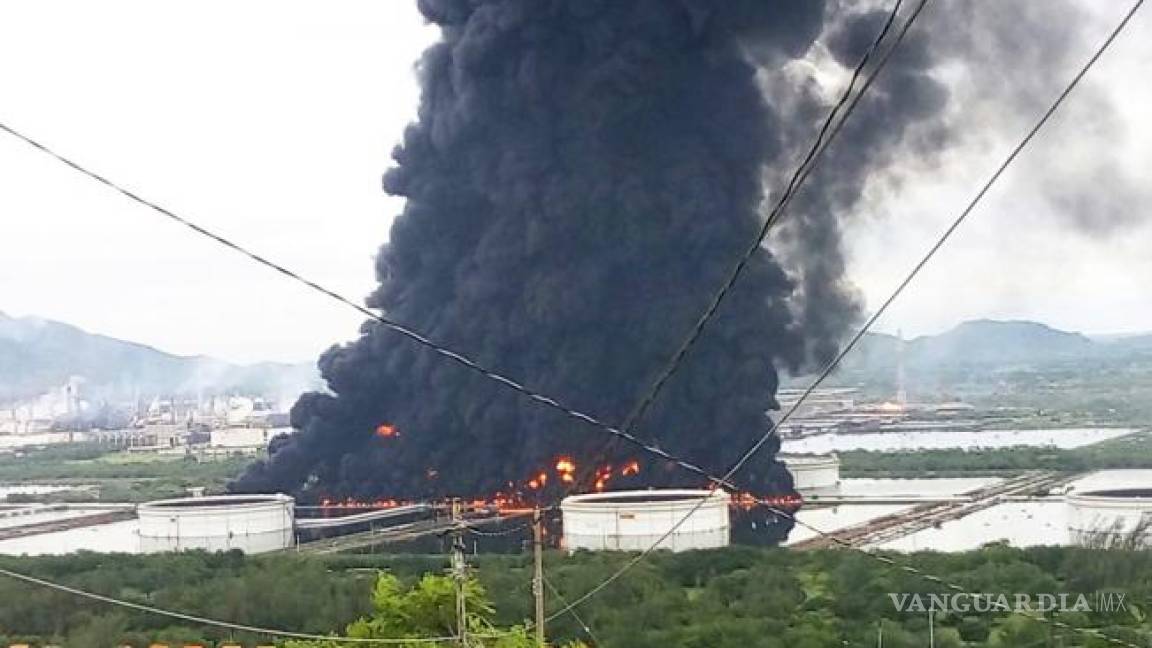 Se intensifica incendio en refinería de Salina Cruz, Oaxaca
