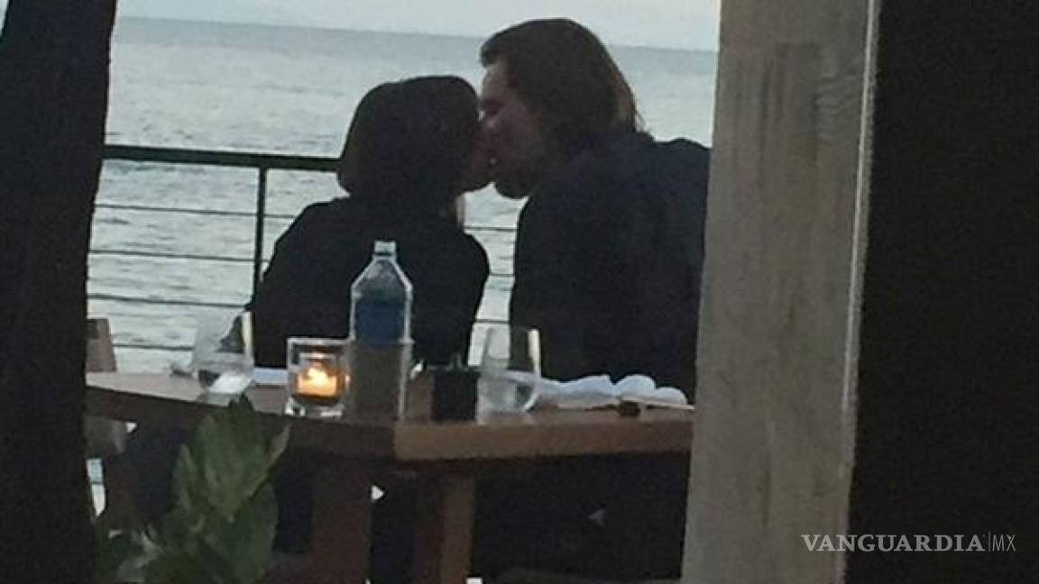 Circula en internet última foto romántica de Jim Carrey y su novia