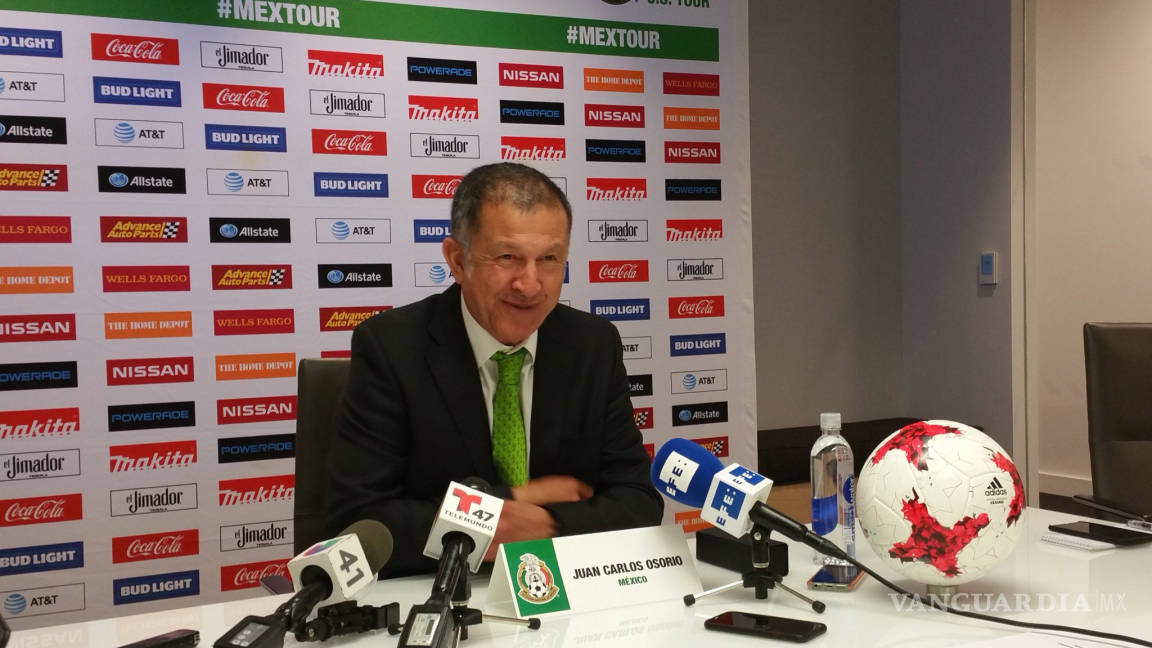 Juan Carlos Osorio defiende a Chicharito de críticas