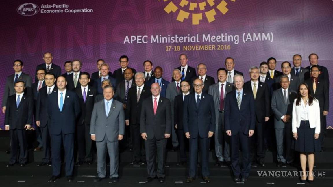 APEC abre su cumbre pidiendo un &quot;mensaje fuerte&quot; de libre comercio