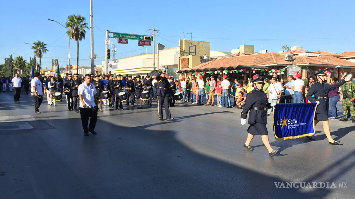 Arranca desfile de la Independencia en Saltillo