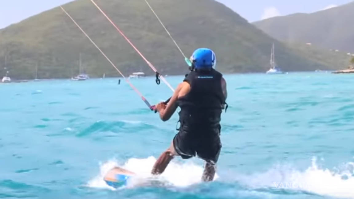 Barack Obama practica surf, ocho años después de tenerlo prohibido por el servicio secreto