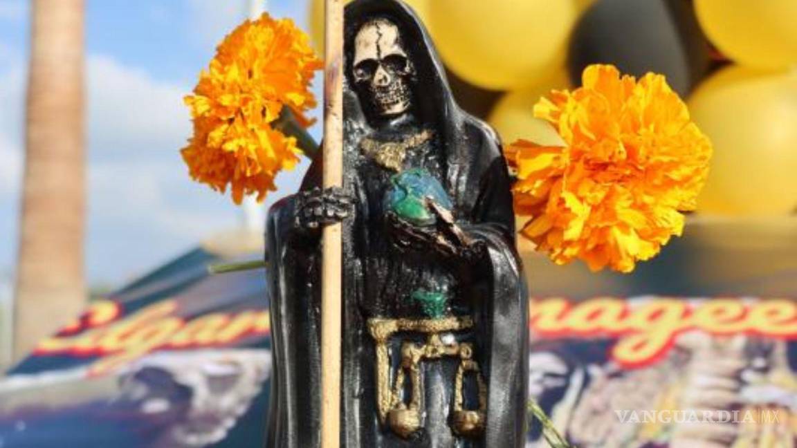 Realizan peregrinación a Santa Muerte al sur de Saltillo; oran por ‘retornos’ de amor y fortuna