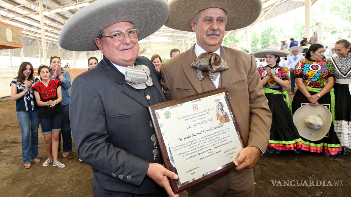 Celebran trayectoria de Jesús Manuel Flores en Estatal Charro