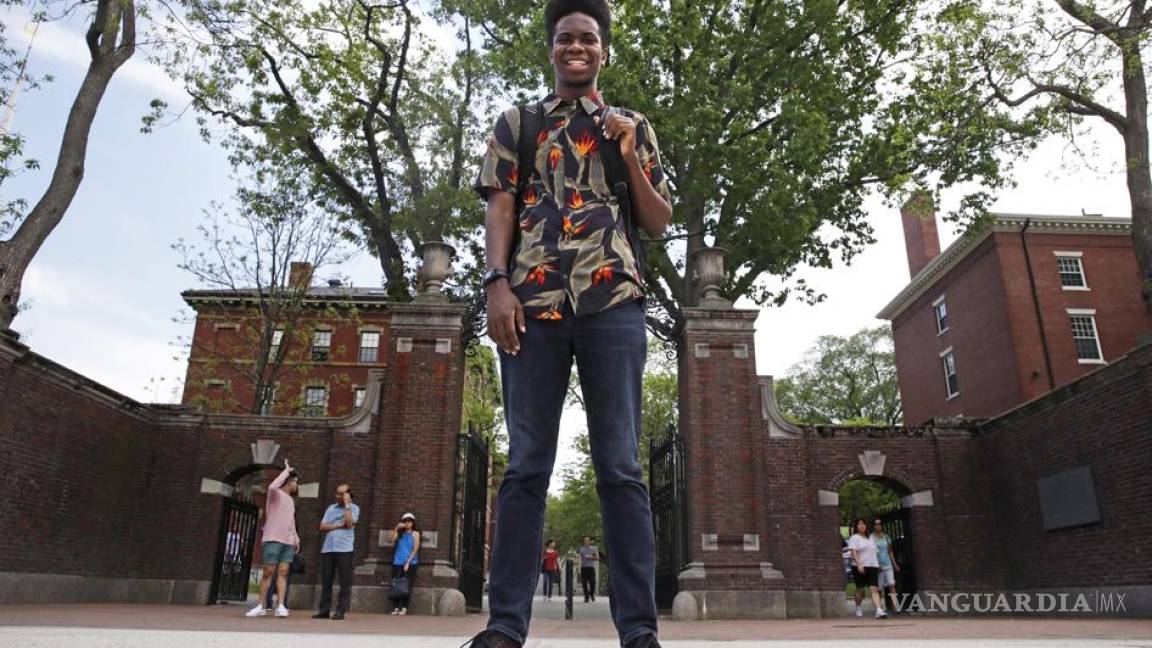 Joven presenta álbum de rap como tesis para Harvard