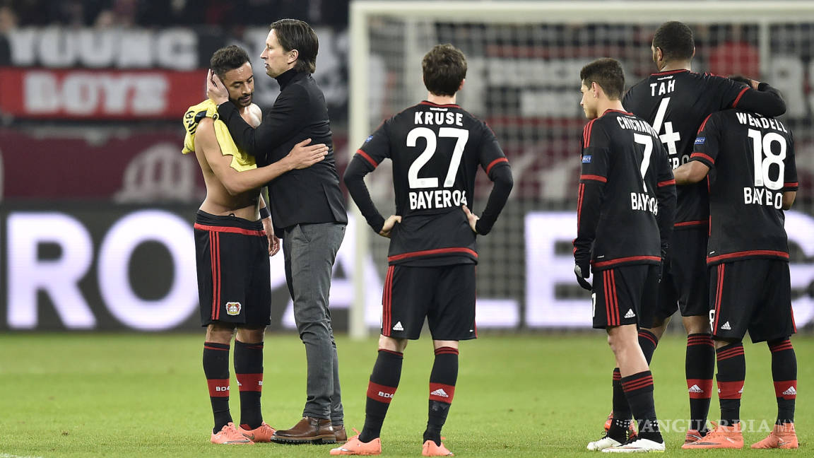 'Chicharito' y Leverkusen tienen gris despedida de la Europa League