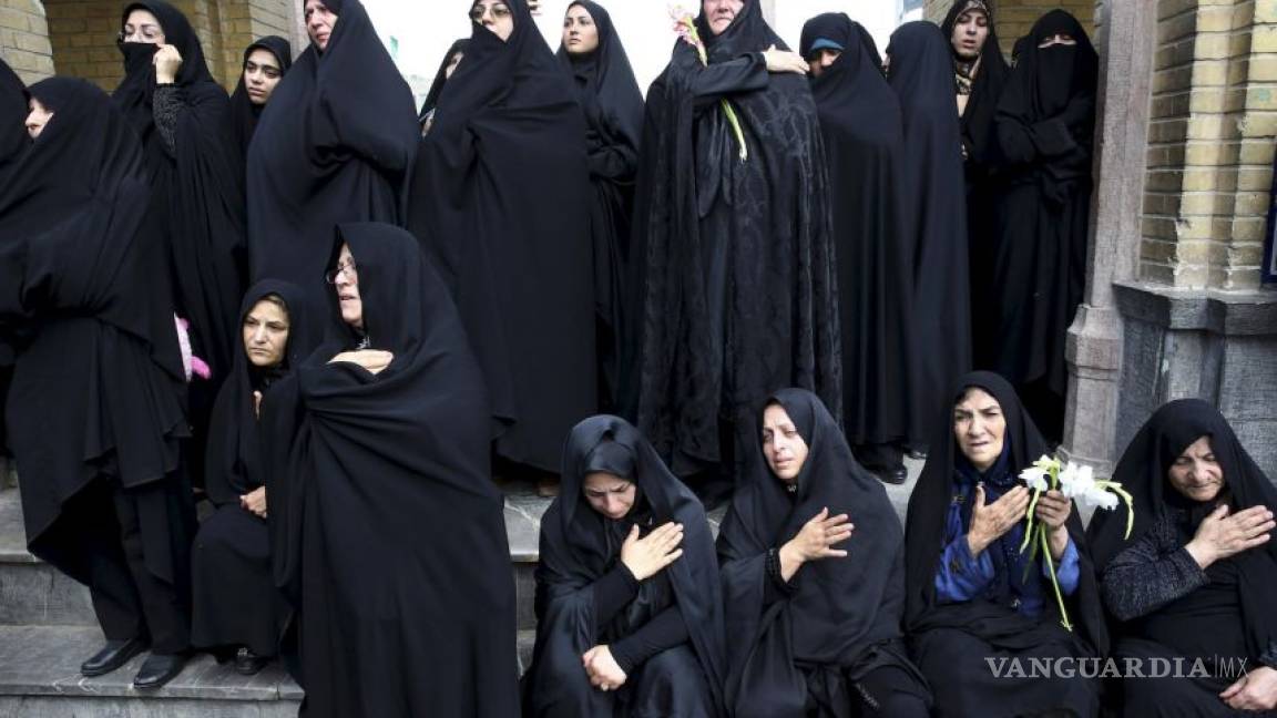 Graban mujeres la vida bajo el regimen del Estado Islámico