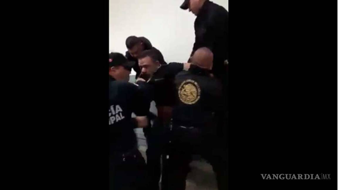 Detenido murió en sometimiento de policías y no en celda (Video)