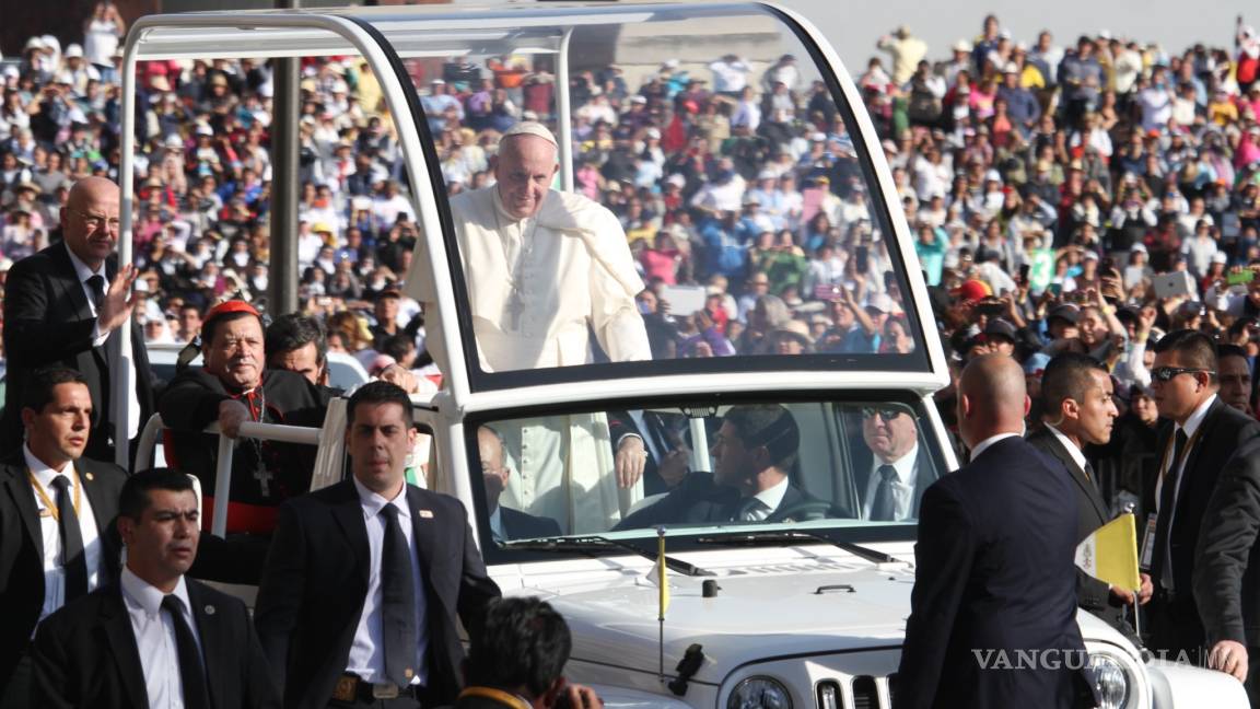 Papa cierra jornada del lunes con bendiciones en la Nunciatura