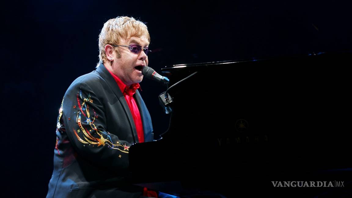 Elton John estuvo hospitalizado por una rara infección