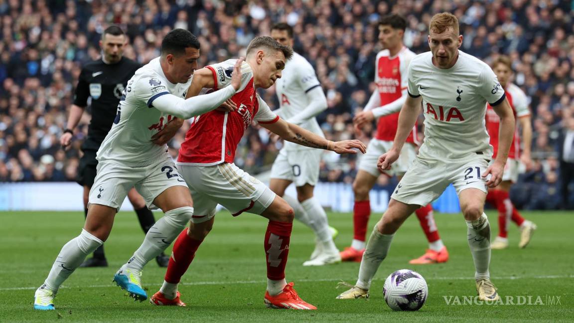 El Arsenal arrolla al Tottenham con un 3-0; sigue en la pelea por el liderato de la Premier League