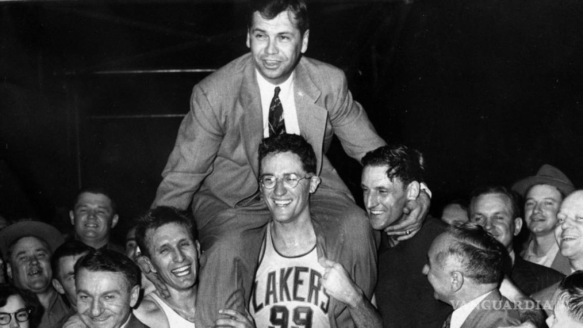 Fallece John Kundla, primer entrenador de los Lakers