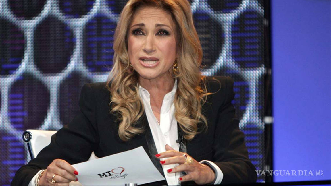 Adela Micha acude a negociar con TV Azteca